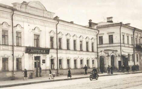 Здание земской аптеки (1812 г.). г. Пермь, ул. Ленина, 30.